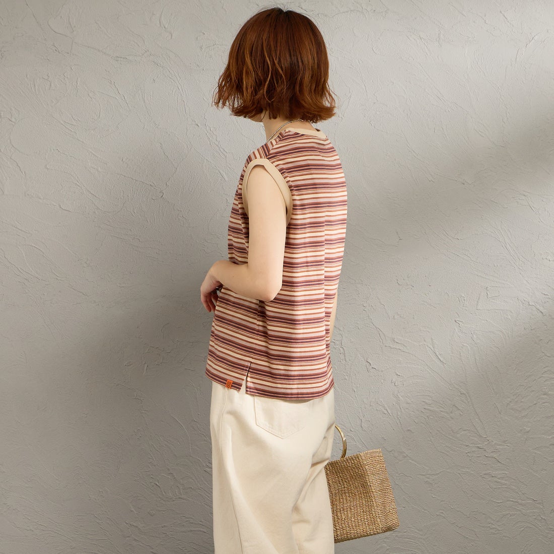 UNIVERSAL OVERALL [ユニバーサルオーバーオール] 別注 ワンポイントロゴ刺繍 ノースリーブカットソー [U2612250IN-JF] BRN BORDER &&モデル身長：158cm 着用サイズ：F&&