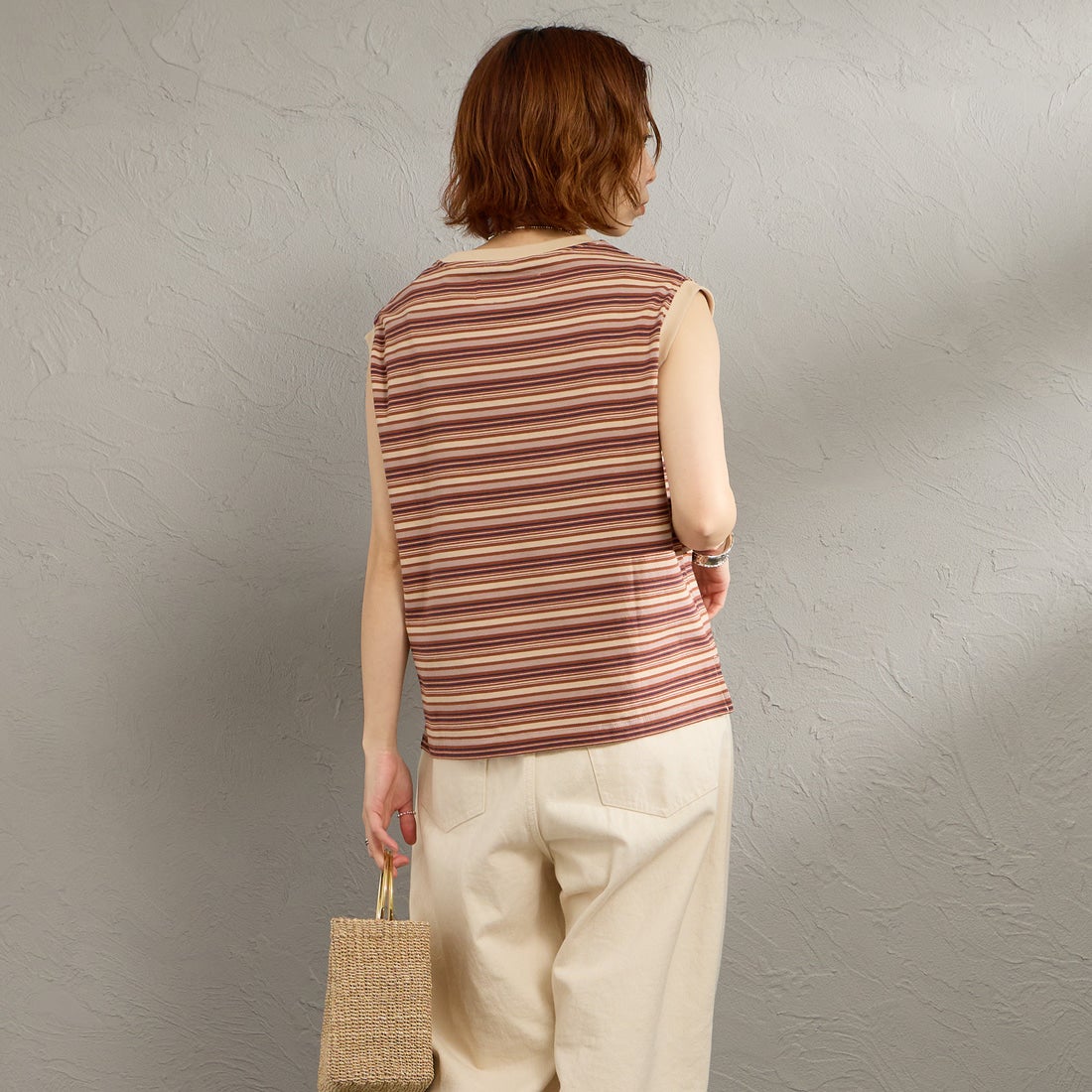 UNIVERSAL OVERALL [ユニバーサルオーバーオール] 別注 ワンポイントロゴ刺繍 ノースリーブカットソー [U2612250IN-JF] BRN BORDER &&モデル身長：158cm 着用サイズ：F&&