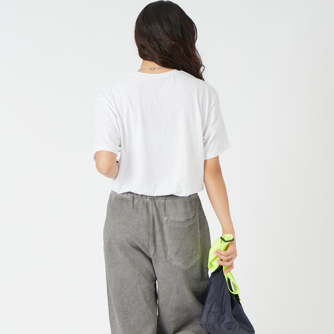 NIKE SWIM [ナイキスイム] メンズ スペック半袖ハイドロガード [NESSG523] N100 ﾎﾜｲﾄ &&モデル身長：162cm 着用サイズ：S&&