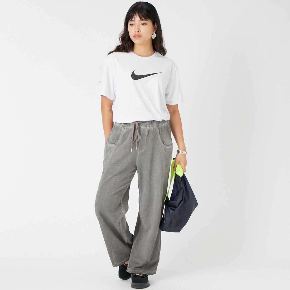 NIKE SWIM [ナイキスイム] メンズ スペック半袖ハイドロガード [NESSG523] N100 ﾎﾜｲﾄ &&モデル身長：162cm 着用サイズ：S&&
