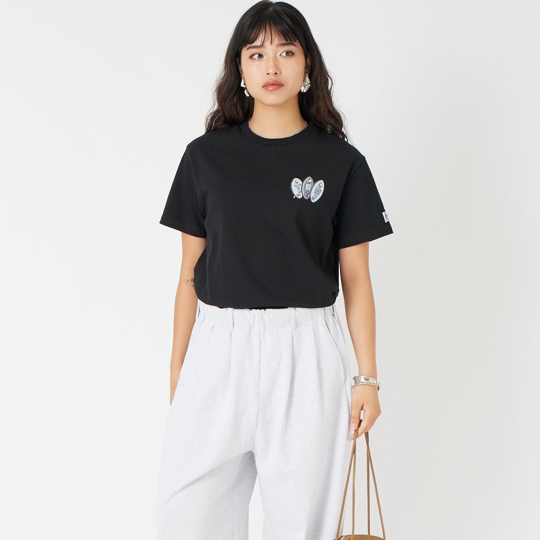 The Endless Summer [エンドレスサマー] SURF GAME ショートスリーブTシャツ [FH-26574351] 01 BLACK &&モデル身長：162cm 着用サイズ：S&&