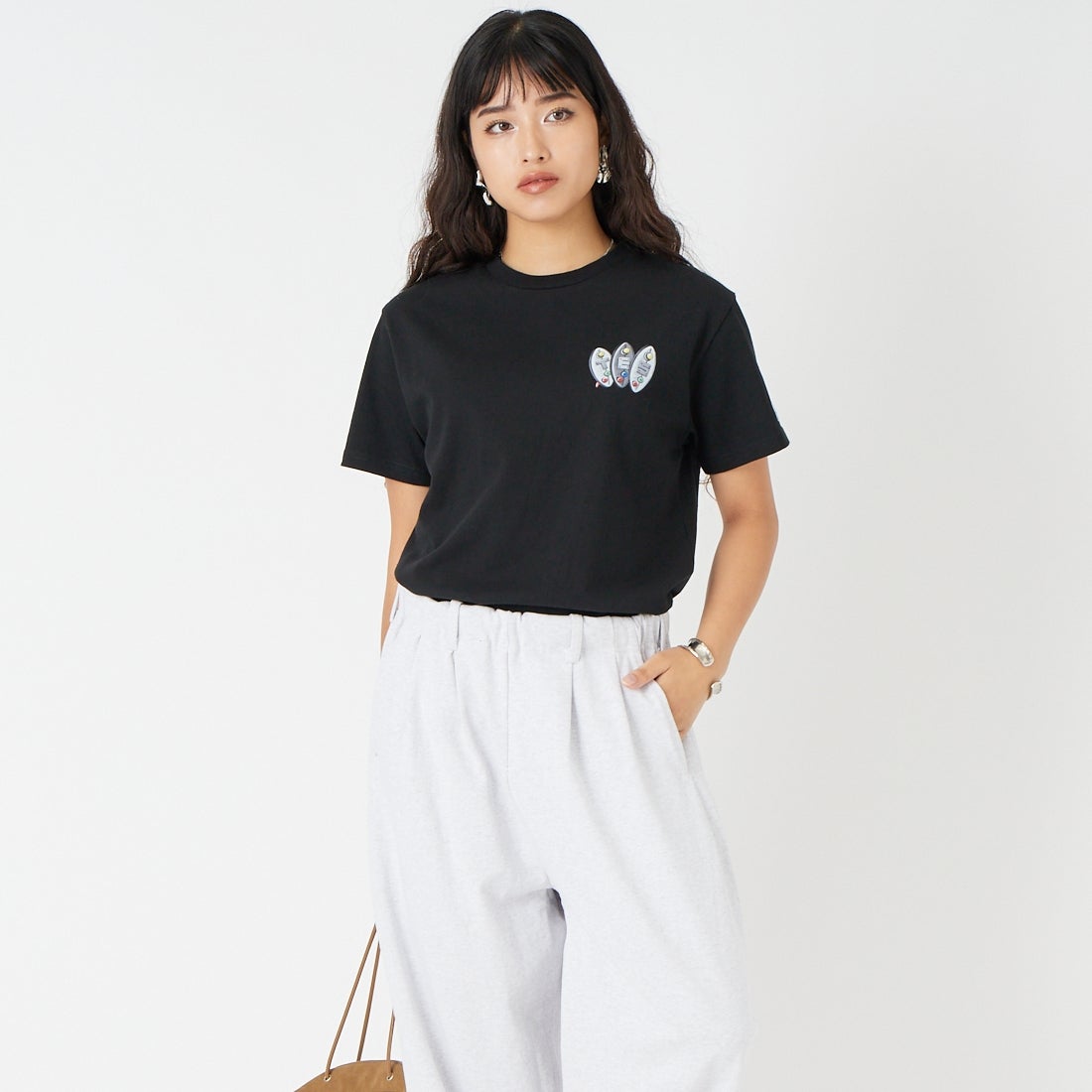 The Endless Summer [エンドレスサマー] SURF GAME ショートスリーブTシャツ [FH-26574351] 01 BLACK &&モデル身長：162cm 着用サイズ：S&&