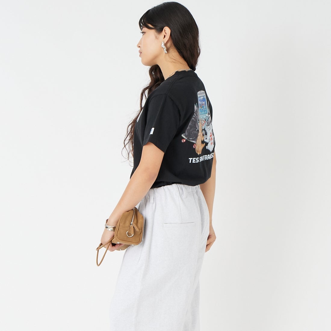 The Endless Summer [エンドレスサマー] SURF GAME ショートスリーブTシャツ [FH-26574351] 01 BLACK &&モデル身長：162cm 着用サイズ：S&&