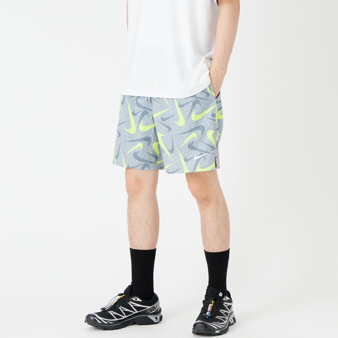 NIKE SWIM [ナイキスイム] ブレイカーマルチプリント 7インチボレーショーツ [NESSG550] N054 ｳﾙﾌｸﾞ &&モデル身長：177cm 着用サイズ：L&&
