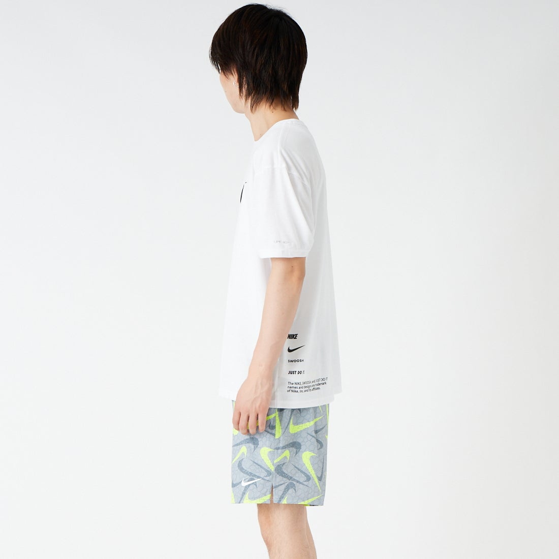 NIKE SWIM [ナイキスイム] メンズ スペック半袖ハイドロガード [NESSG523] N100 ﾎﾜｲﾄ &&モデル身長：177cm 着用サイズ：L&&