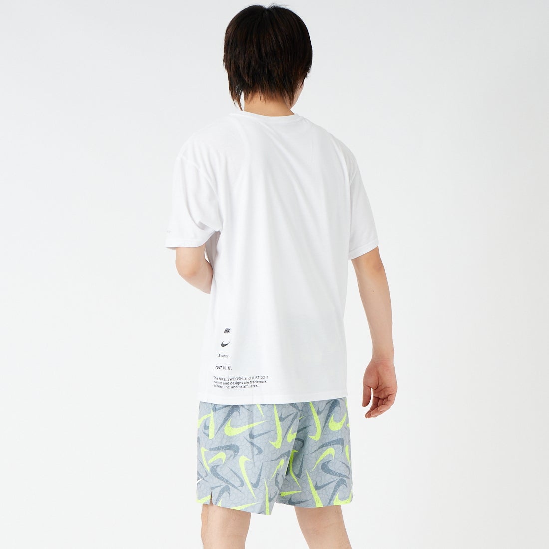 NIKE SWIM [ナイキスイム] メンズ スペック半袖ハイドロガード [NESSG523] N100 ﾎﾜｲﾄ &&モデル身長：177cm 着用サイズ：L&&