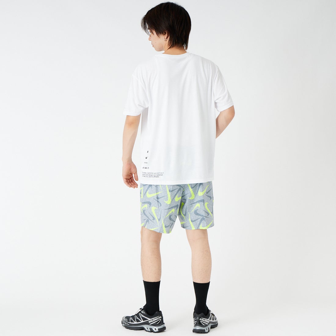 NIKE SWIM [ナイキスイム] メンズ スペック半袖ハイドロガード [NESSG523] N100 ﾎﾜｲﾄ &&モデル身長：177cm 着用サイズ：L&&
