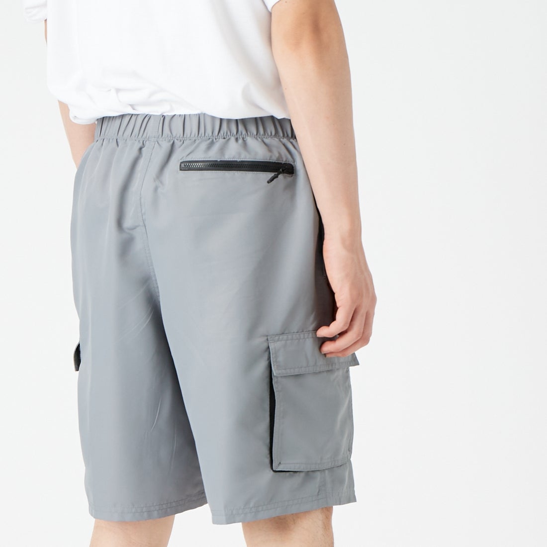 NIKE SWIM [ナイキスイム] ボヤージュエッセンシャル 9インチボレーショーツ [NESSG452] N051 ｸｰﾙｸﾞ &&モデル身長：177cm 着用サイズ：L&&