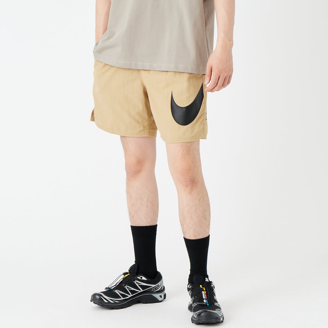 NIKE SWIM [ナイキスイム] グラフィックスペック 7インチボレーショーツ [NESSF508] N241 ﾊﾟﾗｼｭ &&モデル身長：177cm 着用サイズ：L&&