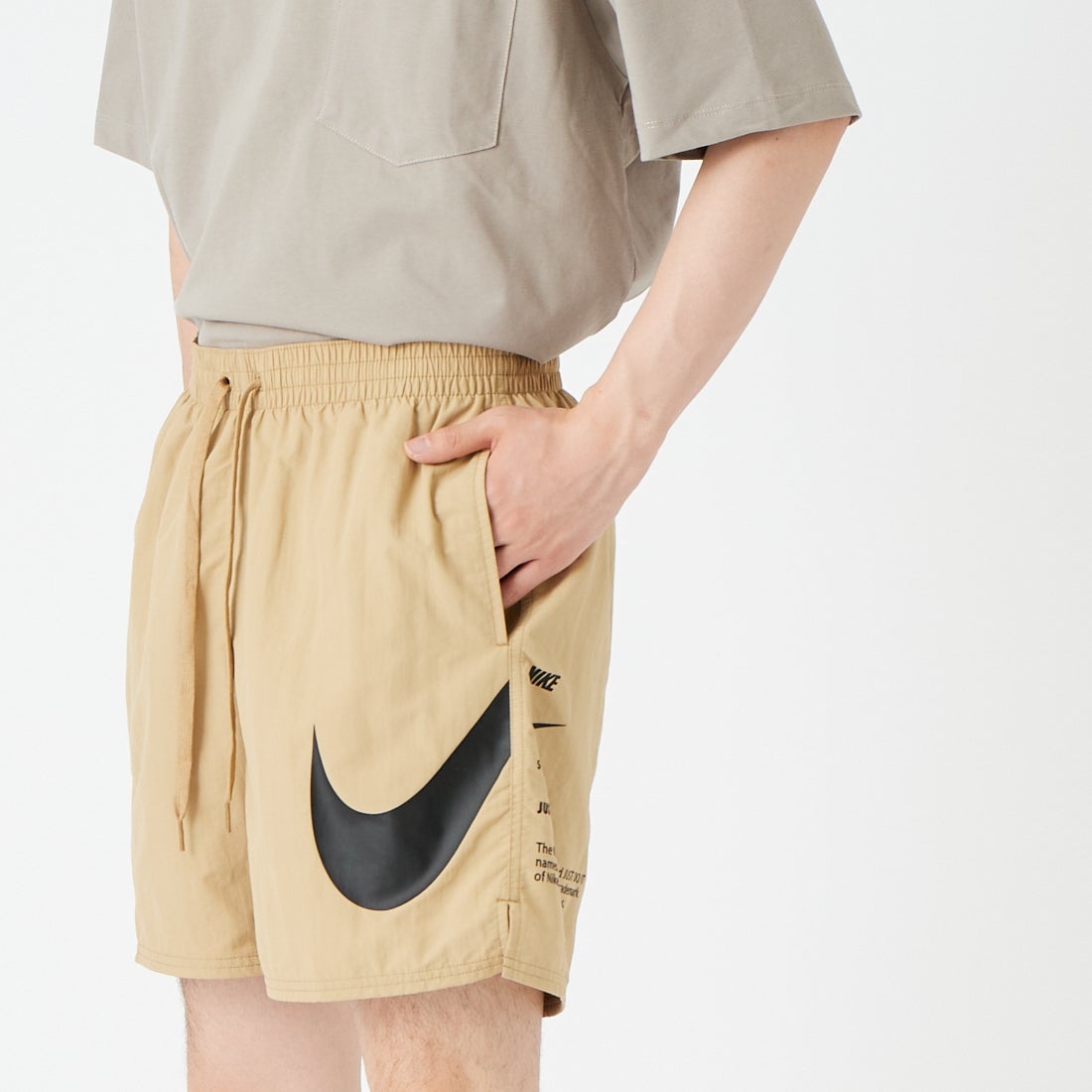 NIKE SWIM [ナイキスイム] グラフィックスペック 7インチボレーショーツ [NESSF508] N241 ﾊﾟﾗｼｭ &&モデル身長：177cm 着用サイズ：L&&