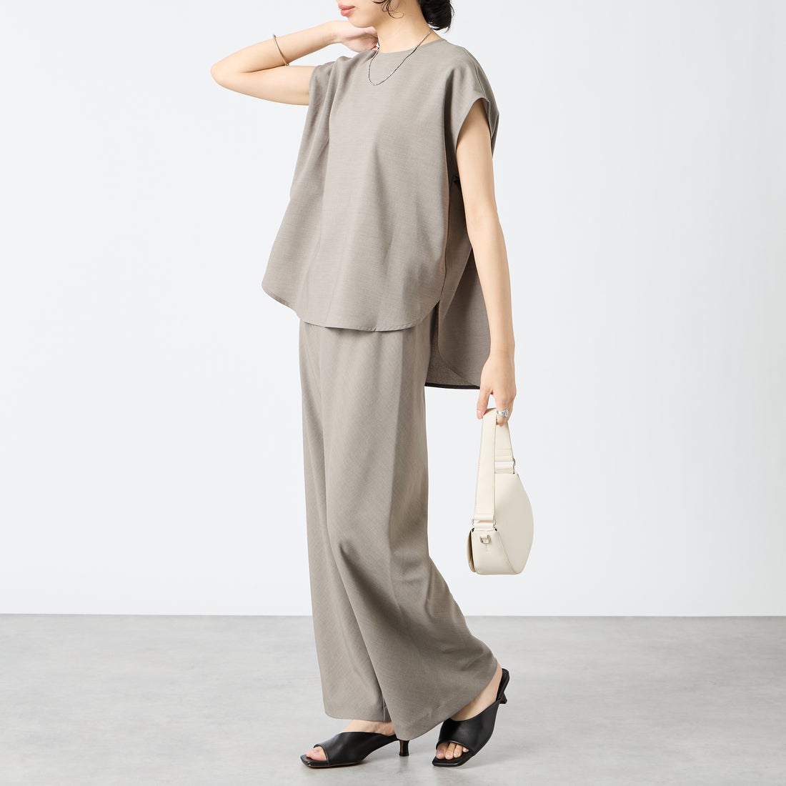 Jeans Factory Clothes [ジーンズファクトリークローズ] リネンライクポプリンプルオーバー [21268059] 002 ｸﾞﾚｰ &&モデル身長：162cm 着用サイズ：F&&
