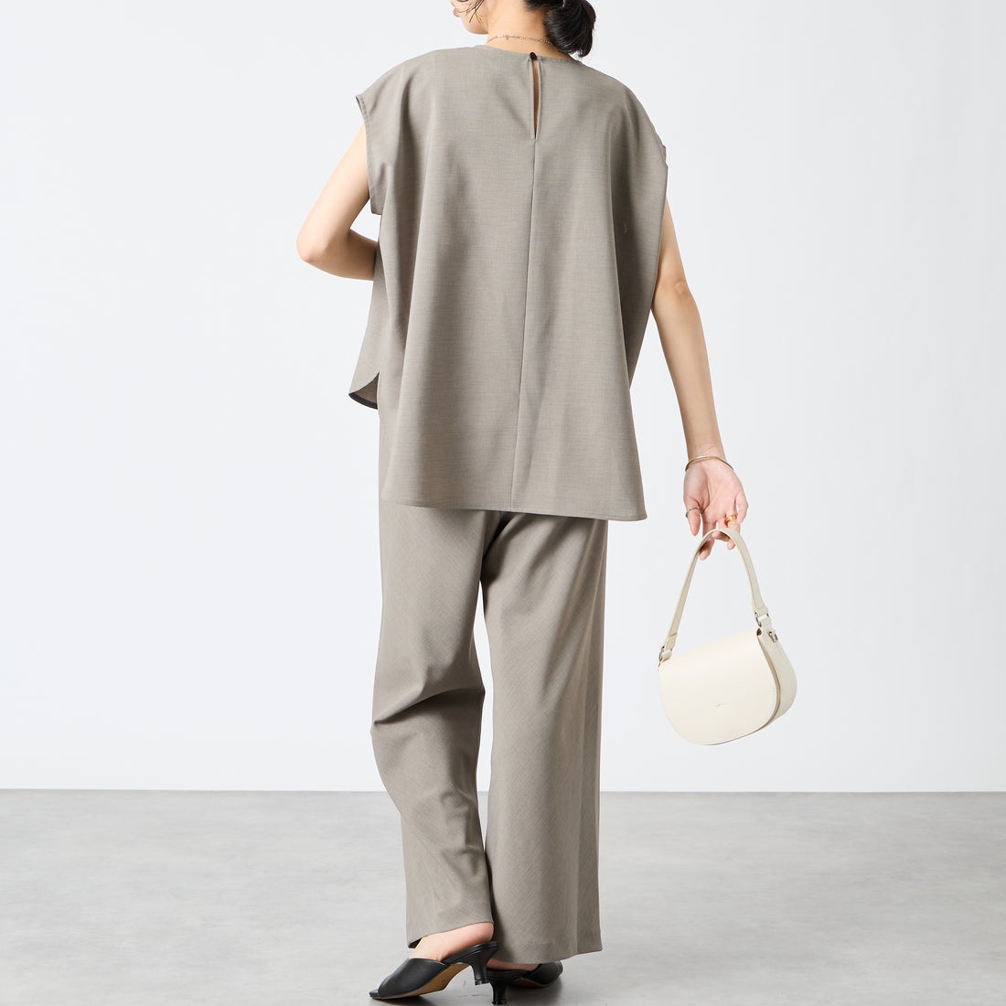 Jeans Factory Clothes [ジーンズファクトリークローズ] リネンライクポプリンプルオーバー [21268059] 002 ｸﾞﾚｰ &&モデル身長：162cm 着用サイズ：F&&