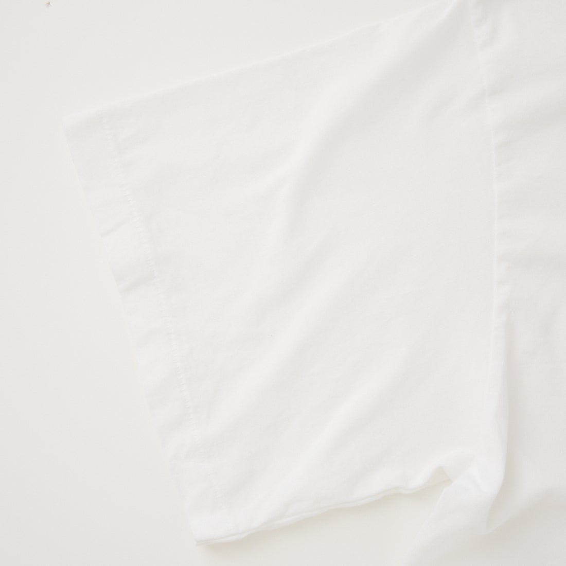HOLIDAY [ホリデイ] スーパーファイン サークルロゴショートスリーブTシャツ [26101114] WHITE