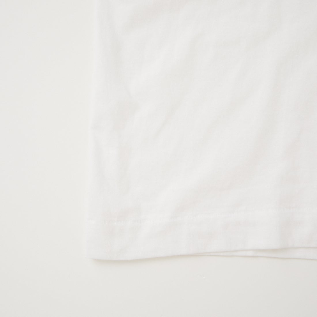 HOLIDAY [ホリデイ] スーパーファイン サークルロゴショートスリーブTシャツ [26101114] WHITE
