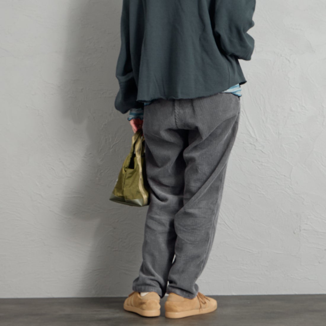 GRAMiCCi [グラミチ] 別注 コーデュロイ エブリデイパンツ [GMP6-F1026-JF] CHARCOAL &&モデル身長：158cm 着用サイズ：S&&
