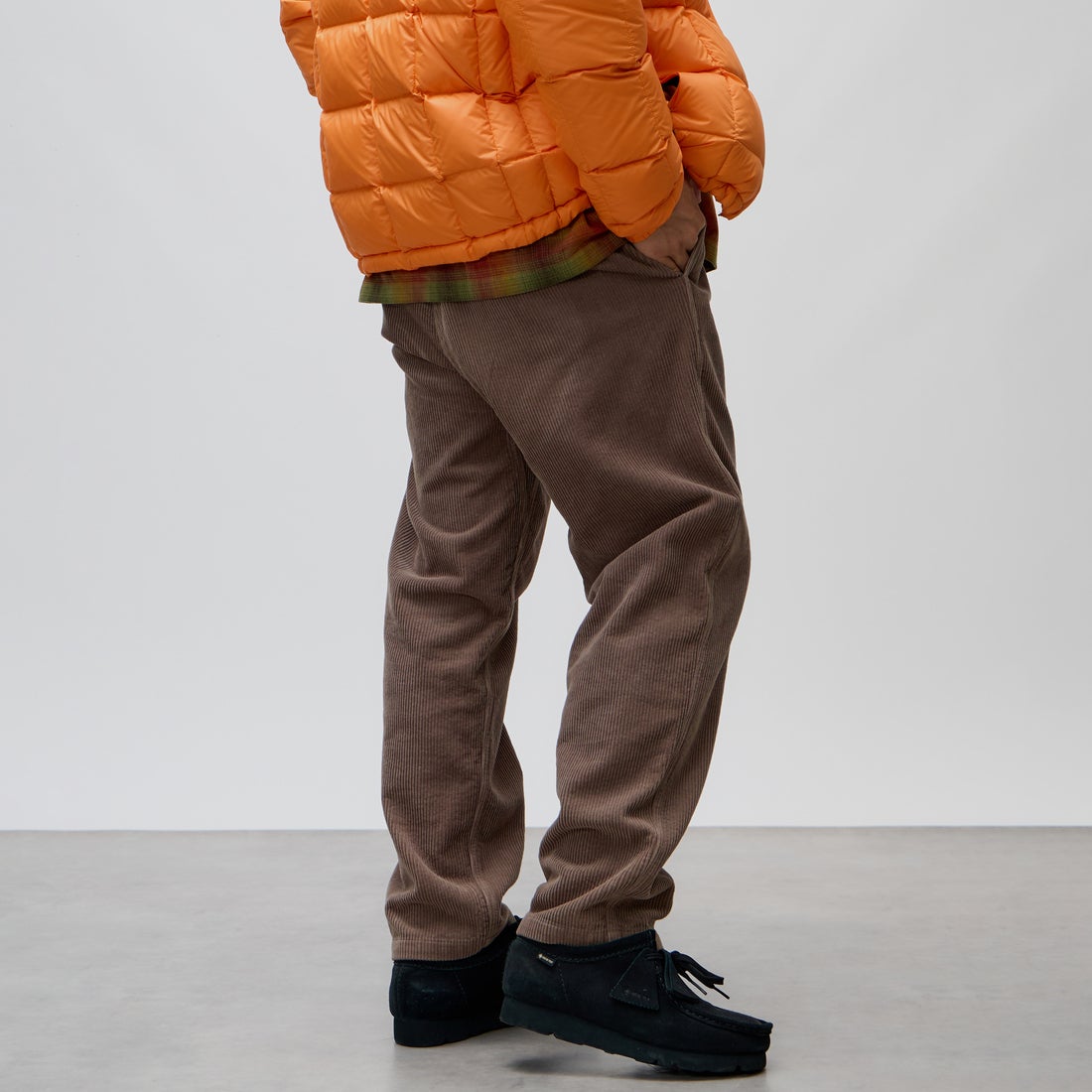 GRAMiCCi [グラミチ] 別注 コーデュロイ エブリデイパンツ [GMP6-F1026-JF] GREIGE &&モデル身長：176cm 着用サイズ：L&&
