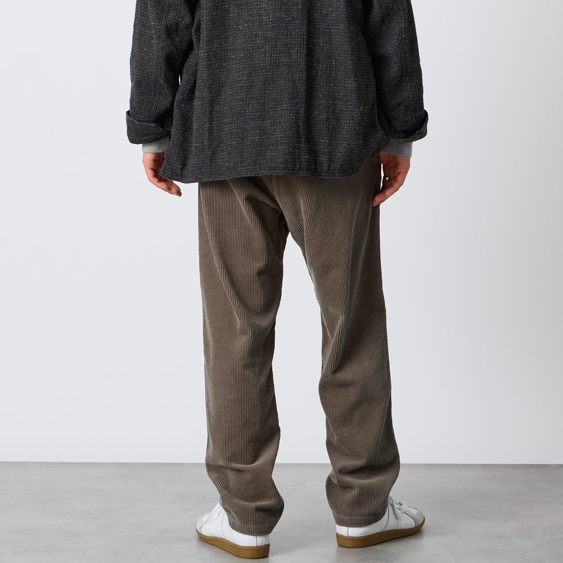 GRAMiCCi [グラミチ] 別注 コーデュロイ エブリデイパンツ [GMP6-F1026-JF] GREIGE &&モデル身長：177cm 着用サイズ：L&&