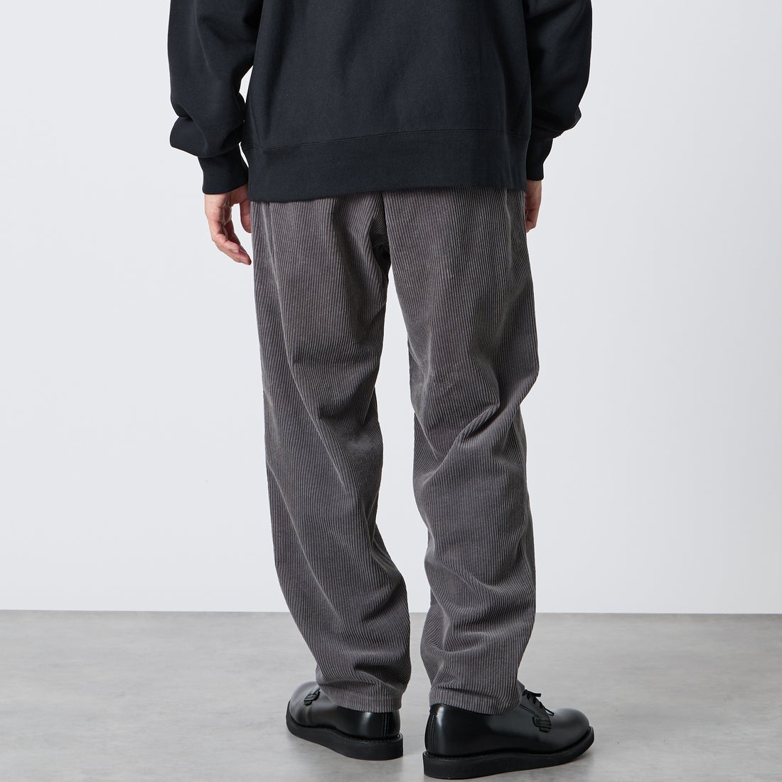 GRAMiCCi [グラミチ] 別注 コーデュロイ エブリデイパンツ [GMP6-F1026-JF] CHARCOAL &&モデル身長：168cm 着用サイズ：L&&