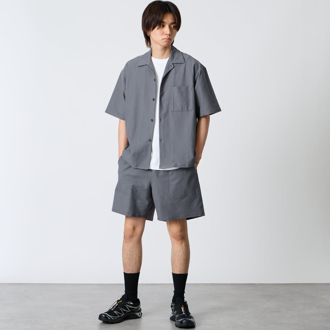 Jeans Factory Clothes [ジーンズファクトリークローズ] TECH WEAR クールリカバーシャツ [JFC-262-005] CHARCOAL &&モデル身長：177cm 着用サイズ：M&&