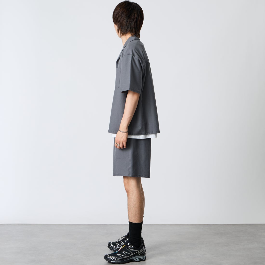 Jeans Factory Clothes [ジーンズファクトリークローズ] TECH WEAR クールリカバーシャツ [JFC-262-005] CHARCOAL &&モデル身長：177cm 着用サイズ：M&&