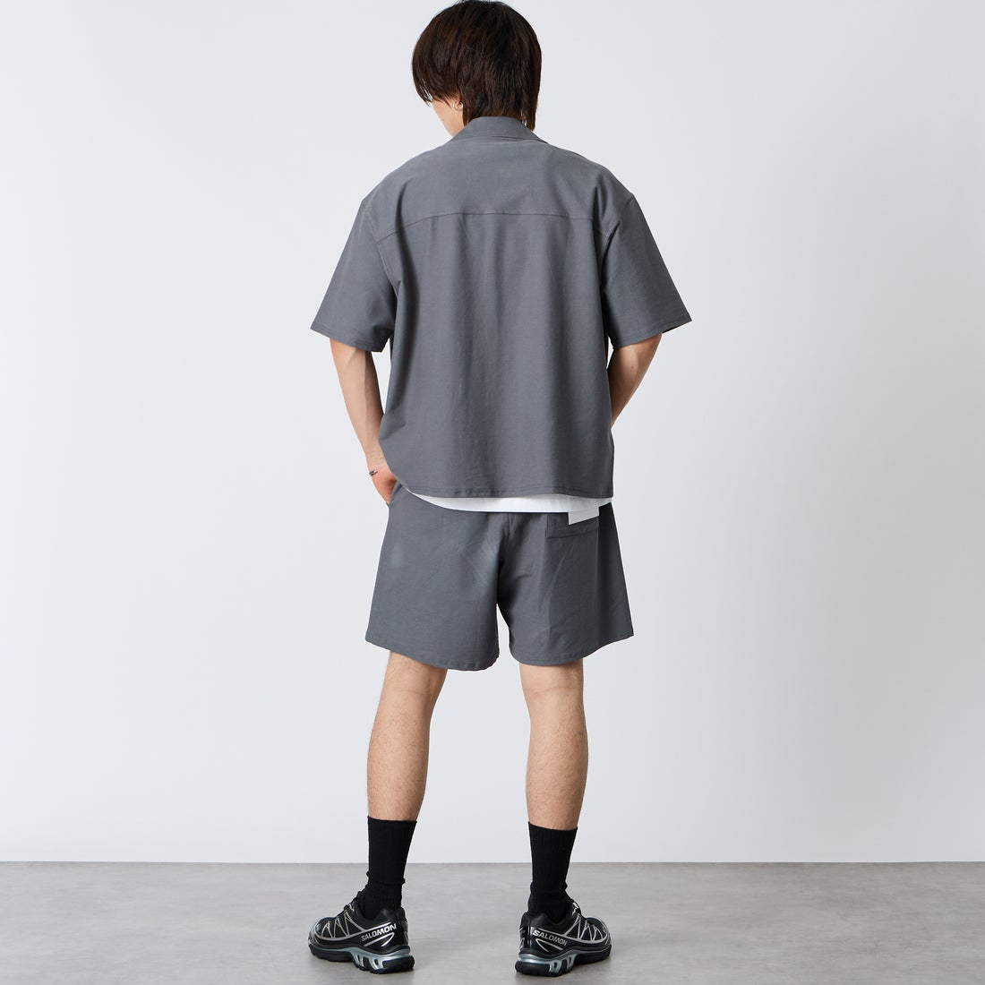 Jeans Factory Clothes [ジーンズファクトリークローズ] TECH WEAR クールリカバーシャツ [JFC-262-005] CHARCOAL &&モデル身長：177cm 着用サイズ：M&&