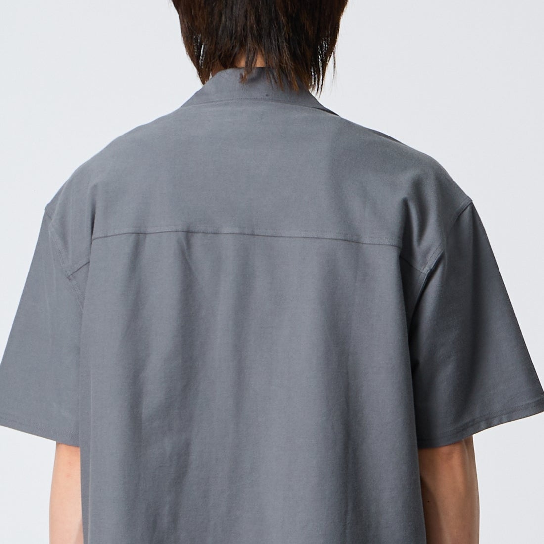 Jeans Factory Clothes [ジーンズファクトリークローズ] TECH WEAR クールリカバーシャツ [JFC-262-005] CHARCOAL &&モデル身長：177cm 着用サイズ：M&&