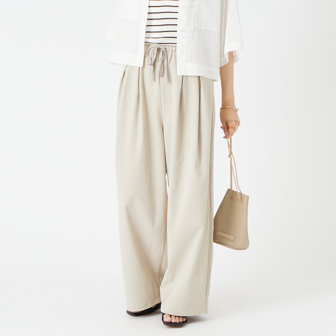 USINE [ユジーヌ] 機能素材イージーワイドタックパンツ [26SSIN-07PN] BEIGE &&モデル身長：162cm 着用サイズ：36&&
