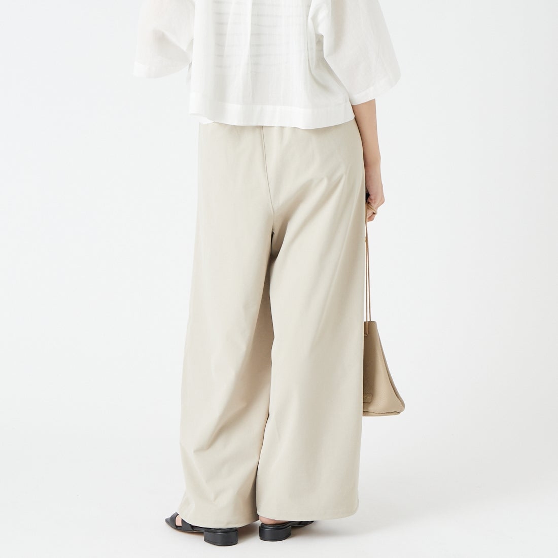 USINE [ユジーヌ] 機能素材イージーワイドタックパンツ [26SSIN-07PN] BEIGE &&モデル身長：162cm 着用サイズ：36&&