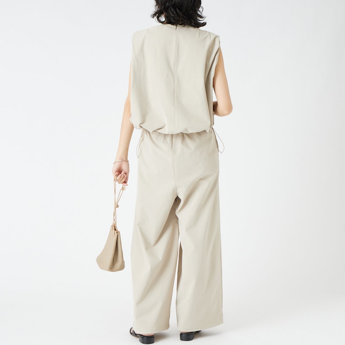 USINE [ユジーヌ] 機能素材イージーワイドタックパンツ [26SSIN-07PN] BEIGE &&モデル身長：162cm 着用サイズ：36&&