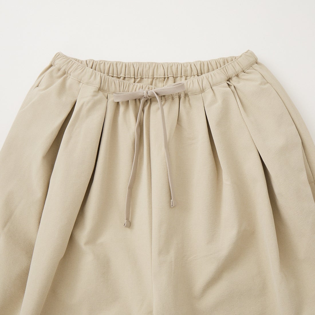USINE [ユジーヌ] 機能素材イージーワイドタックパンツ [26SSIN-07PN] BEIGE