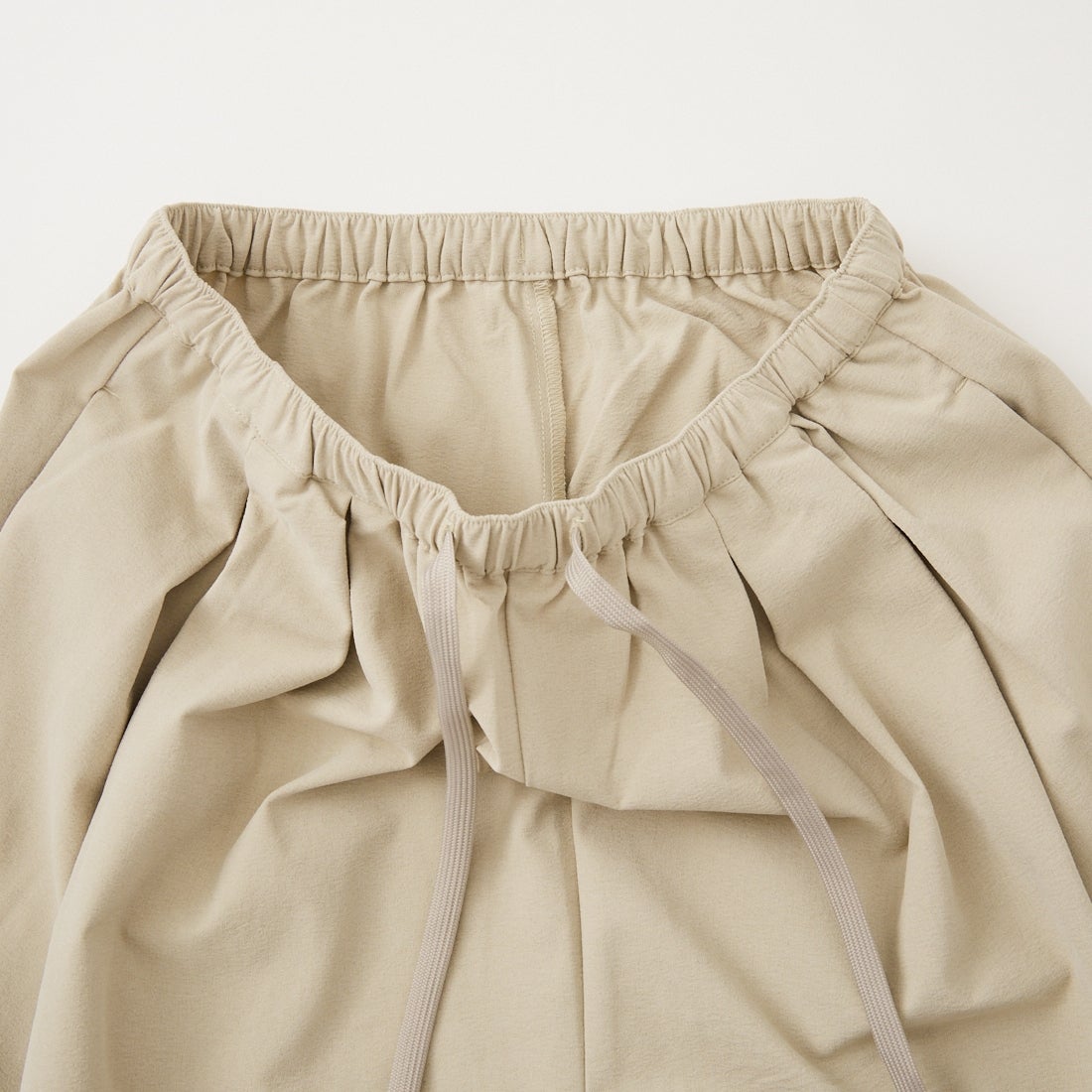 USINE [ユジーヌ] 機能素材イージーワイドタックパンツ [26SSIN-07PN] BEIGE