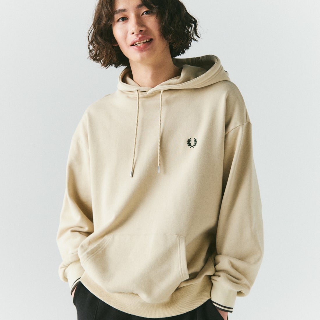 FRED PERRY [フレッドペリー] 別注 フードロゴ刺繍スウェットパーカー [FPM-26A-012JF] OATMEAL/NI
