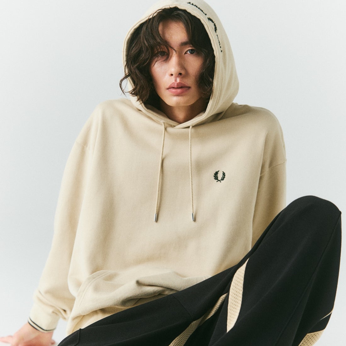FRED PERRY [フレッドペリー] 別注 フードロゴ刺繍スウェットパーカー [FPM-26A-012JF] OATMEAL/NI