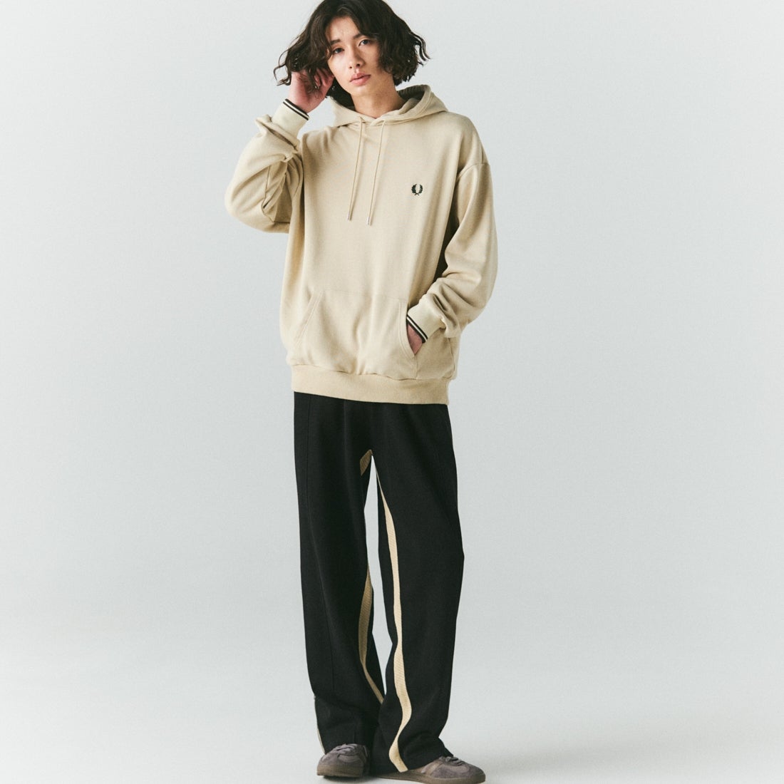 FRED PERRY [フレッドペリー] 別注 フードロゴ刺繍スウェットパーカー [FPM-26A-012JF] OATMEAL/NI