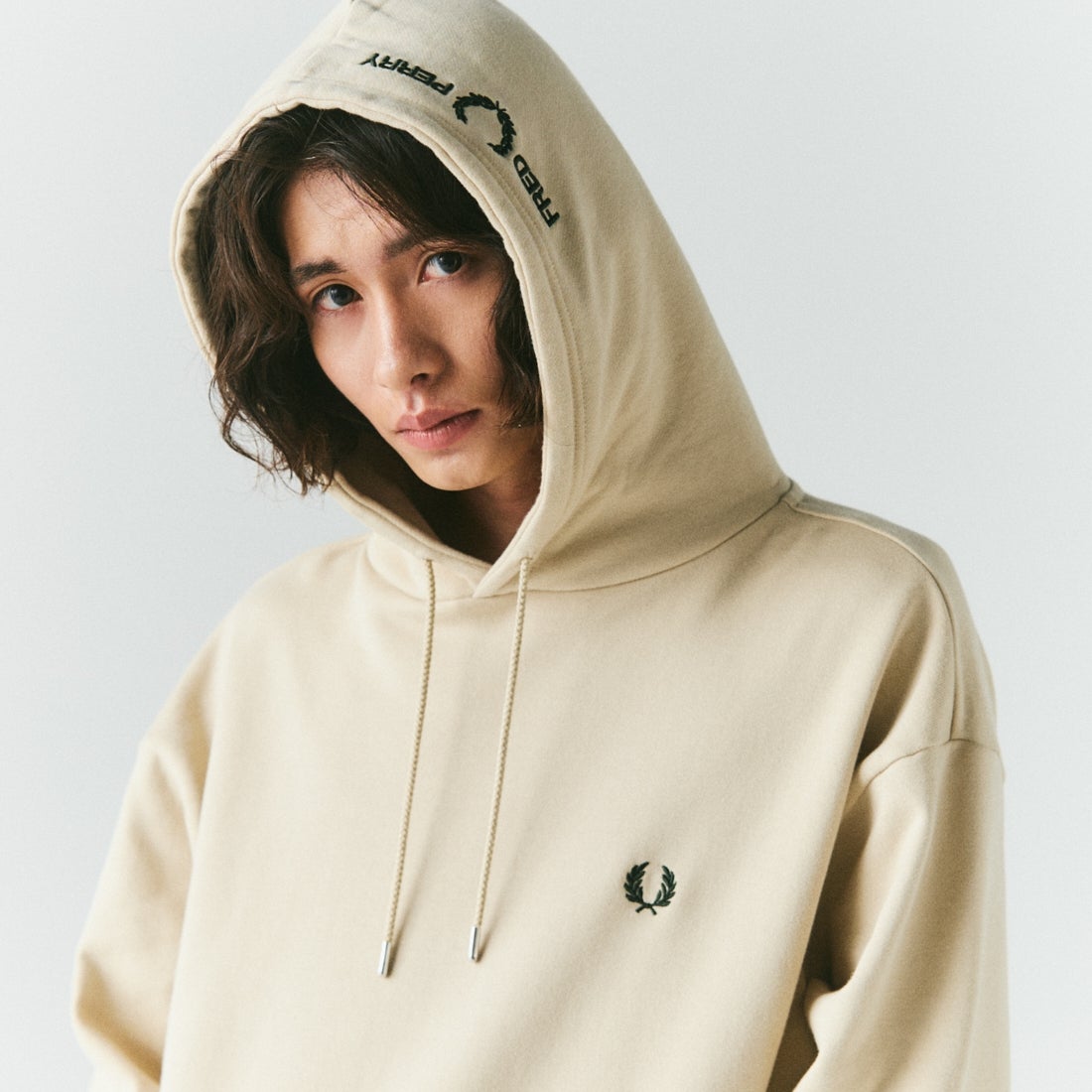 FRED PERRY [フレッドペリー] 別注 フードロゴ刺繍スウェットパーカー [FPM-26A-012JF] OATMEAL/NI
