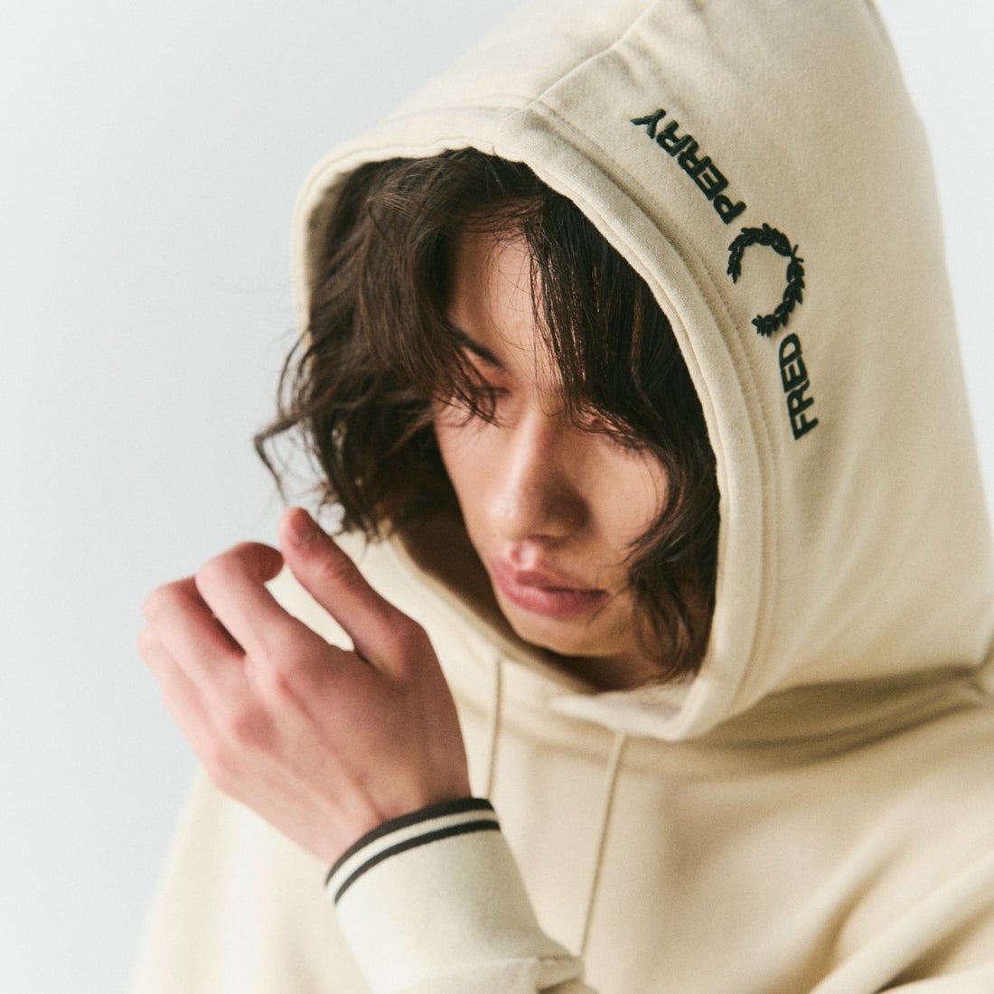 FRED PERRY [フレッドペリー] 別注 フードロゴ刺繍スウェットパーカー [FPM-26A-012JF] OATMEAL/NI