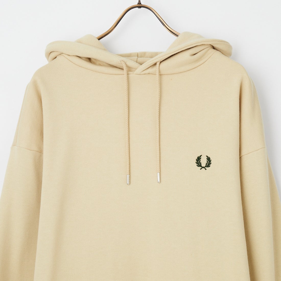 FRED PERRY [フレッドペリー] 別注 フードロゴ刺繍スウェットパーカー [FPM-26A-012JF] OATMEAL/NI
