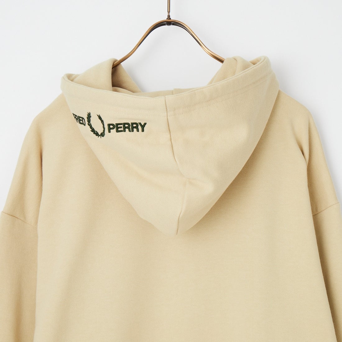 FRED PERRY [フレッドペリー] 別注 フードロゴ刺繍スウェットパーカー [FPM-26A-012JF] OATMEAL/NI