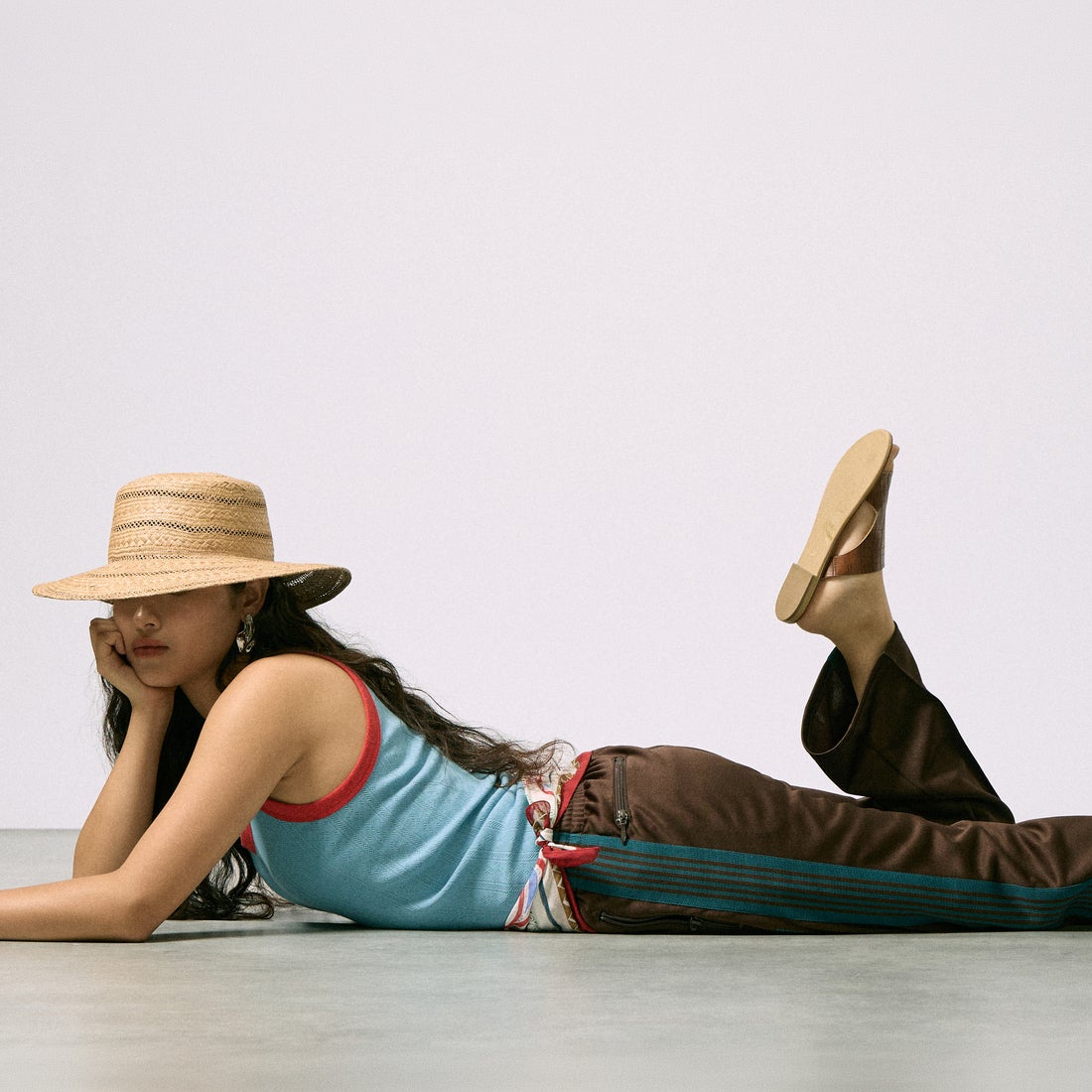Needles [ニードルズ] 別注 レギュラートラックパンツ [SX1663-JF] BROWN &&モデル身長：162cm 着用サイズ：1&&