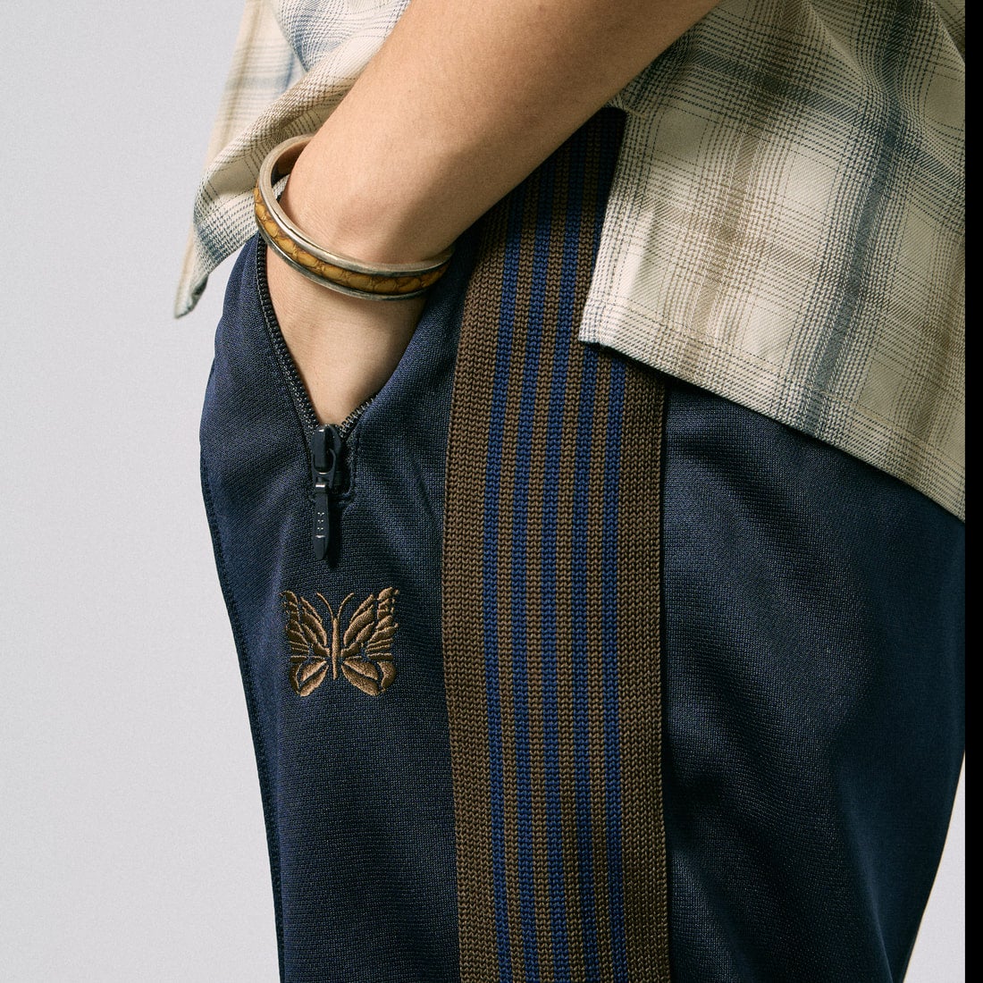 Needles [ニードルズ] 別注 レギュラートラックパンツ [SX1663-JF] NAVY &&モデル身長：171cm 着用サイズ：L&&