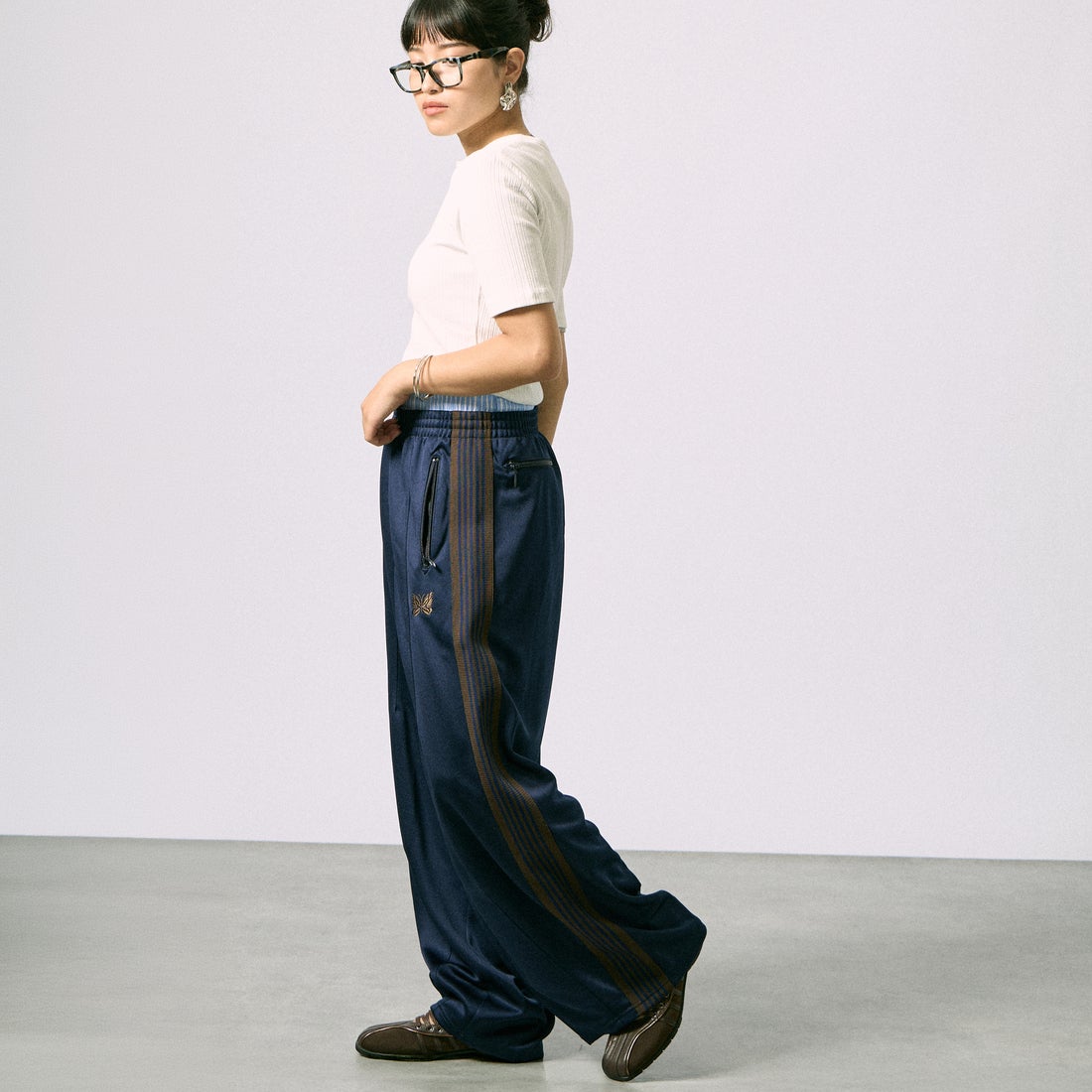 Needles [ニードルズ] 別注 ヒザデルトラックパンツ [SX1664-JF] NAVY &&モデル身長：162cm 着用サイズ：1&&