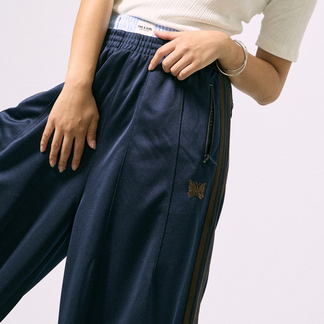 Needles [ニードルズ] 別注 ヒザデルトラックパンツ [SX1664-JF] NAVY &&モデル身長：162cm 着用サイズ：1&&