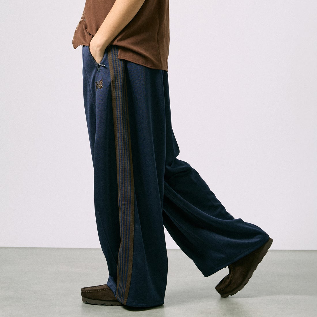 Needles [ニードルズ] 別注 ヒザデルトラックパンツ [SX1664-JF] NAVY &&モデル身長：171cm 着用サイズ：M&&