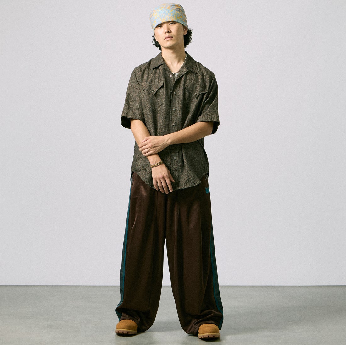 Needles [ニードルズ] 別注 ヒザデルトラックパンツ [SX1664-JF] BROWN &&モデル身長：171cm 着用サイズ：M&&