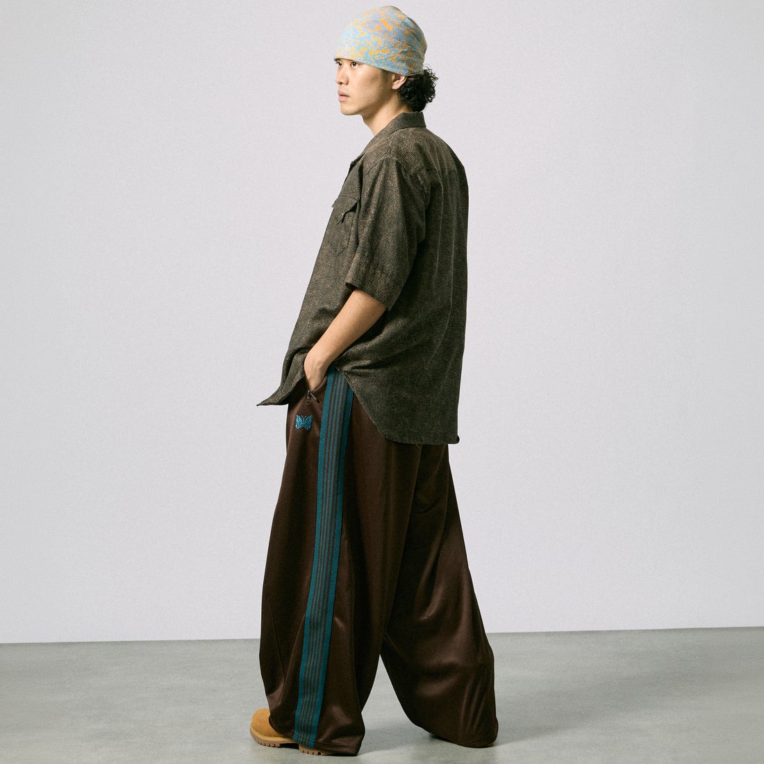 Needles [ニードルズ] 別注 ヒザデルトラックパンツ [SX1664-JF] BROWN &&モデル身長：171cm 着用サイズ：M&&