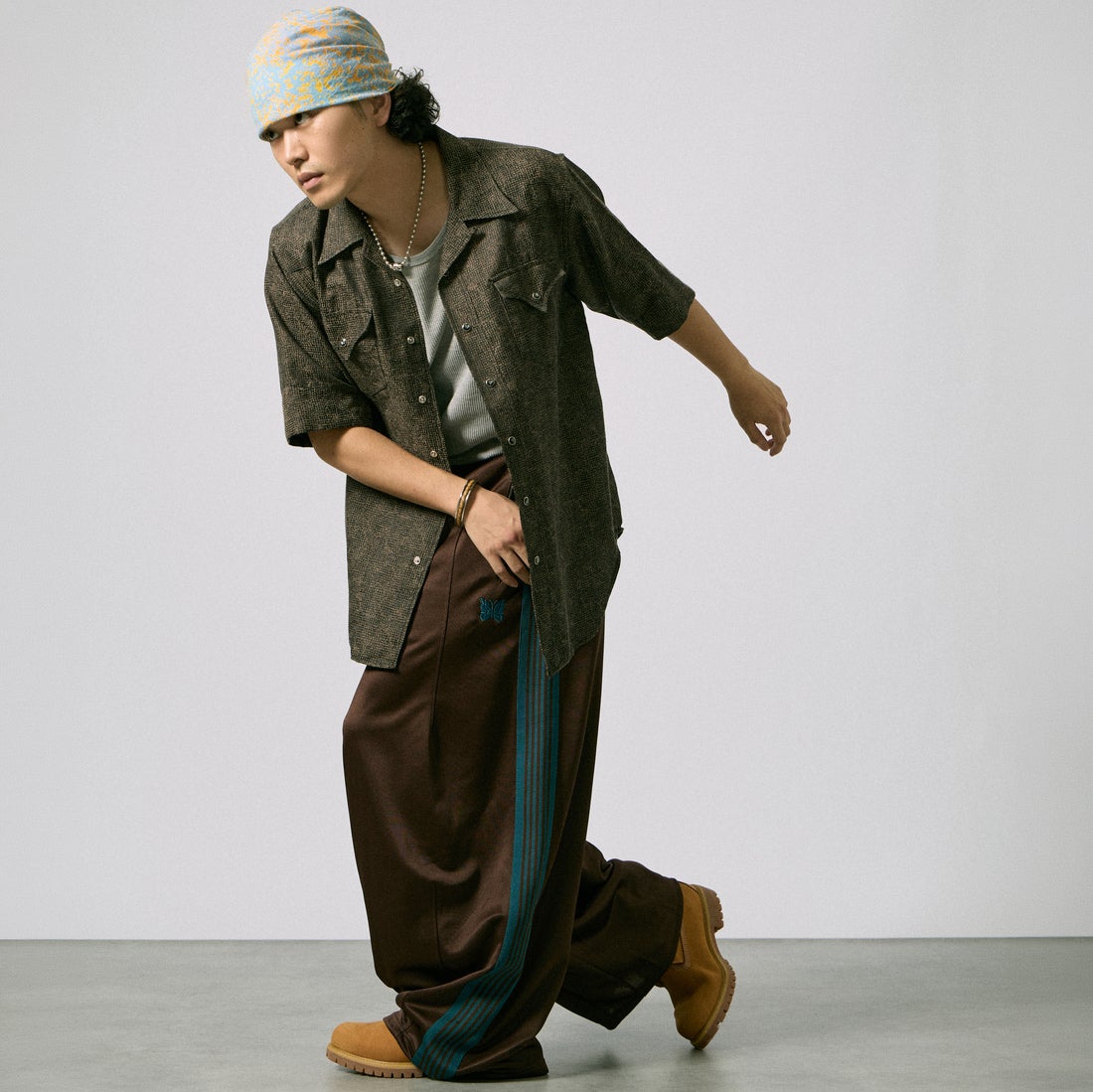 Needles [ニードルズ] 別注 ヒザデルトラックパンツ [SX1664-JF] BROWN &&モデル身長：171cm 着用サイズ：M&&