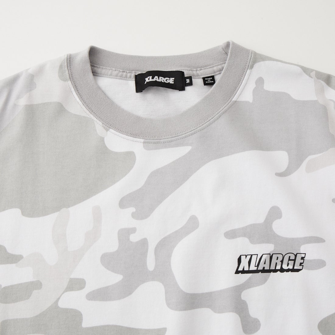 XLARGE [エクストララージ] マルチロゴ カモ柄ショートスリーブTシャツ [101262011030] WHITE
