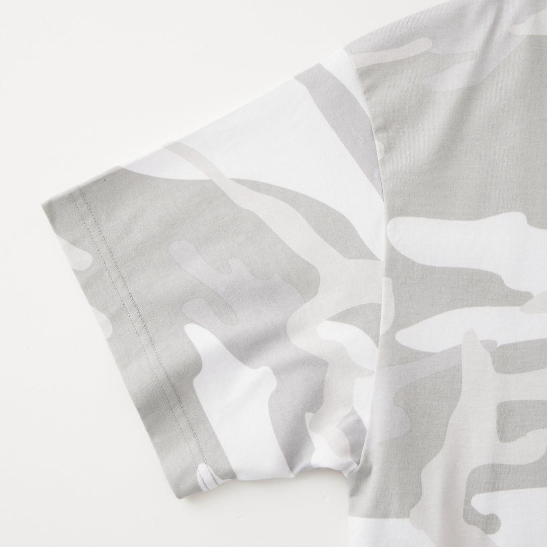 XLARGE [エクストララージ] マルチロゴ カモ柄ショートスリーブTシャツ [101262011030] WHITE