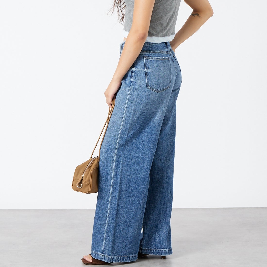 RED CARD TOKYO [レッドカード トーキョー] ルーズストレートデニム Edit [70W13701IMD] K-IND MID &&モデル身長：162cm 着用サイズ：22&&