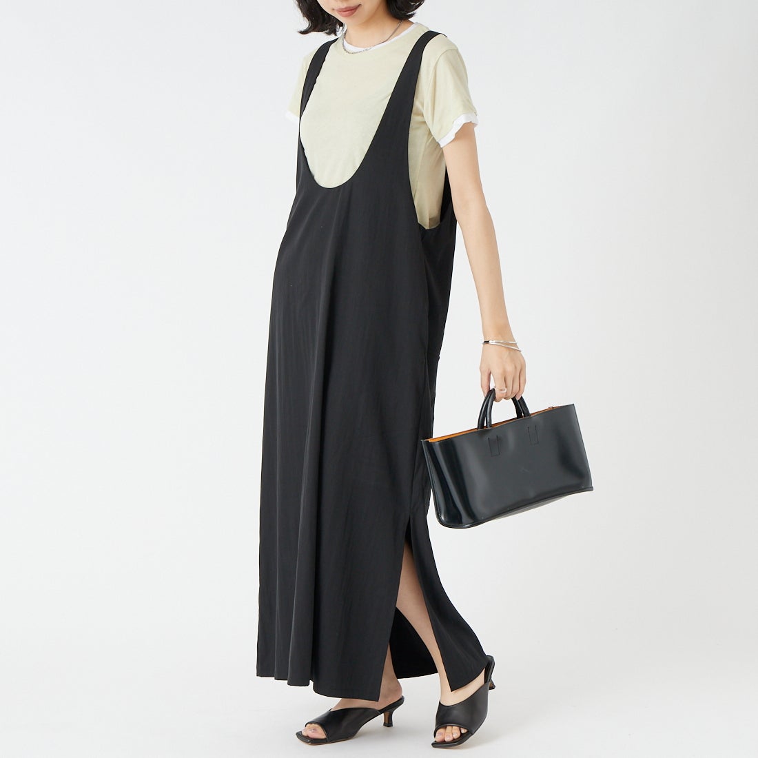 CHIGNON [シニヨン] クリーンフォルムワンピース [5563-635MK] BLACK &&モデル身長：162cm 着用サイズ：F&&